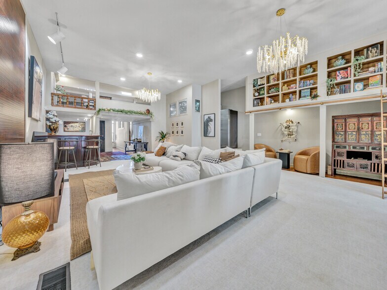 More Photos Of 106 W Main St, Pilot Point Storefront For Sale