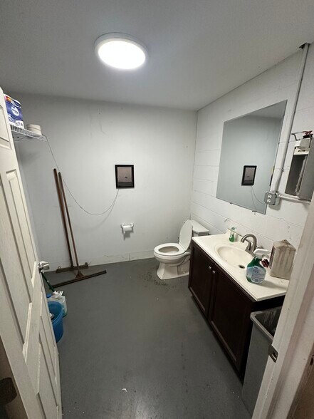 More Photos Of 4 Custom Dr, Old Saybrook Service For Lease