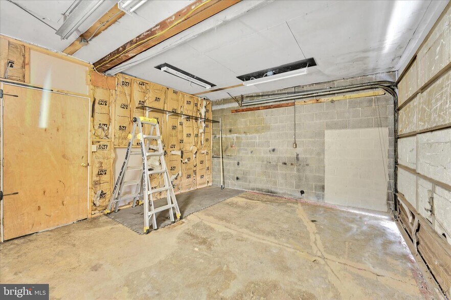 More Photos Of 325 W Main St, Kutztown Storefront Retail Residential For Lease