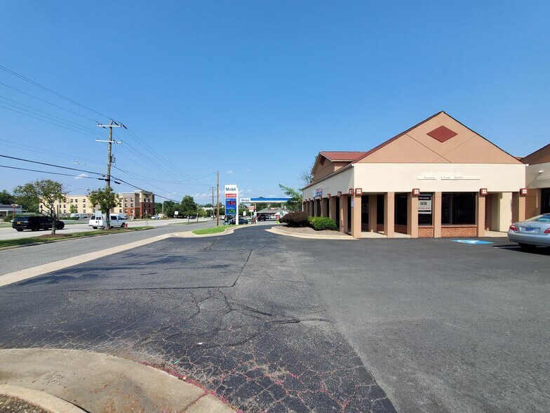More Photos Of 8723 Richmond Hwy, Alexandria Unknown For Lease