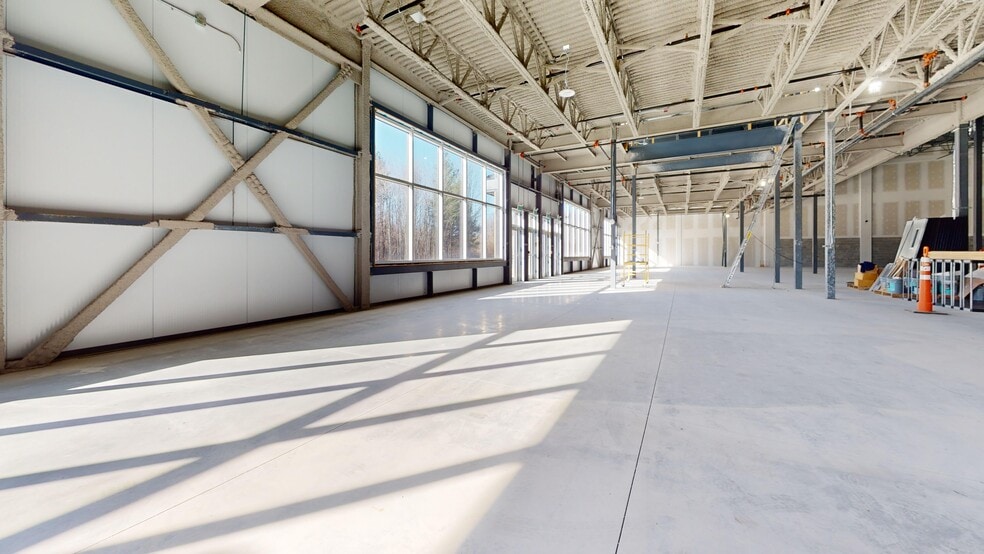 More Photos Of 100 Blvd Jean-Baptiste-Rolland O, Saint-jerome Unknown For Lease