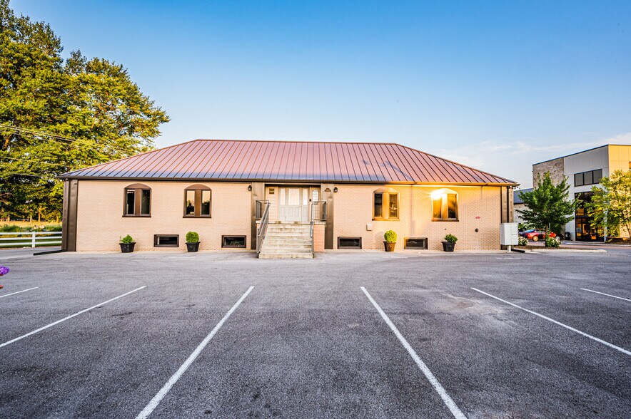 More Photos Of 1502 Westen St, Bowling Green Office For Sale