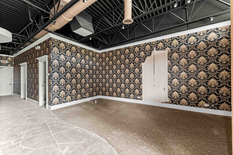 More Photos Of 10290-10296 S 78th Ave, Palos Hills Freestanding For Lease