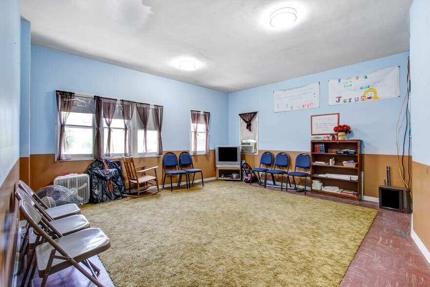 More Photos Of 724 S Glenoaks Blvd, Burbank Religious Facility For Sale