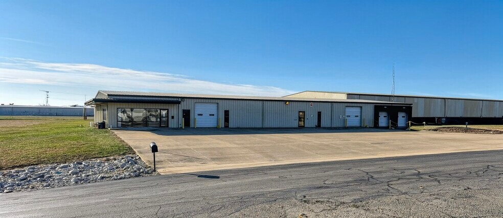 More Photos Of 2412 S Crabtree Dr, Princeton Warehouse For Lease