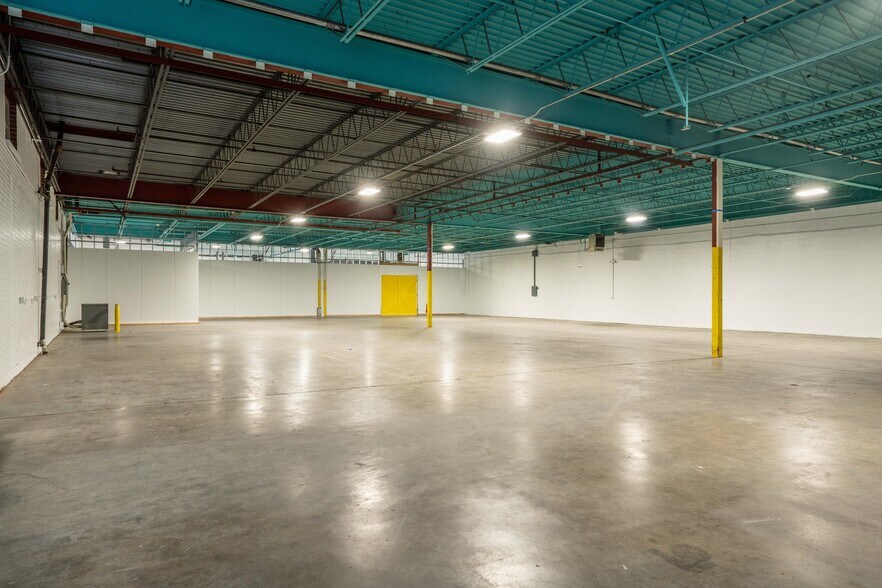 More Photos Of 6 Britton Dr, Bloomfield Warehouse For Lease