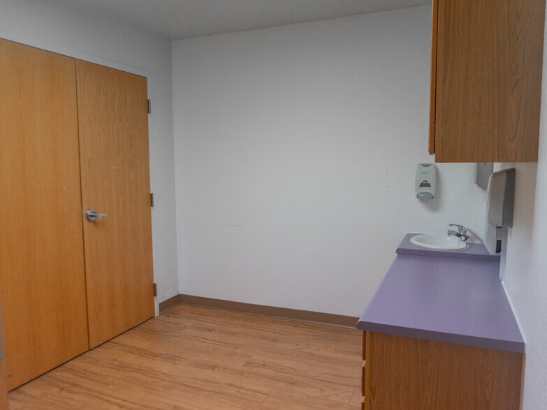 More Photos Of 1604 2nd Ave, Council Bluffs Office For Sale