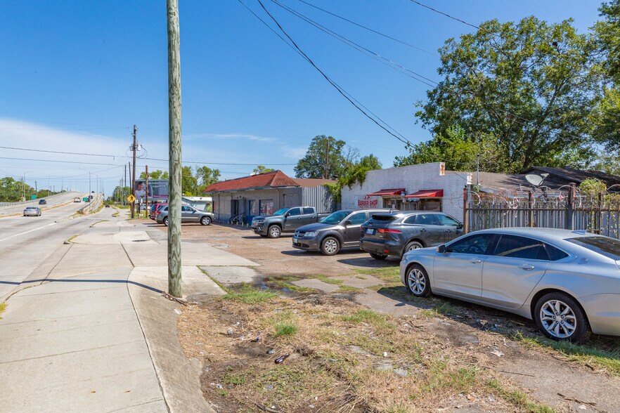 More Photos Of 8002-8004 Homestead, Houston Freestanding For Sale