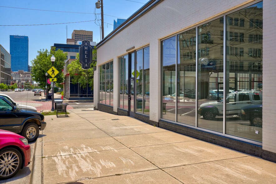 More Photos Of 801 N Broadway Ave, Oklahoma City Storefront Retail Office For Lease