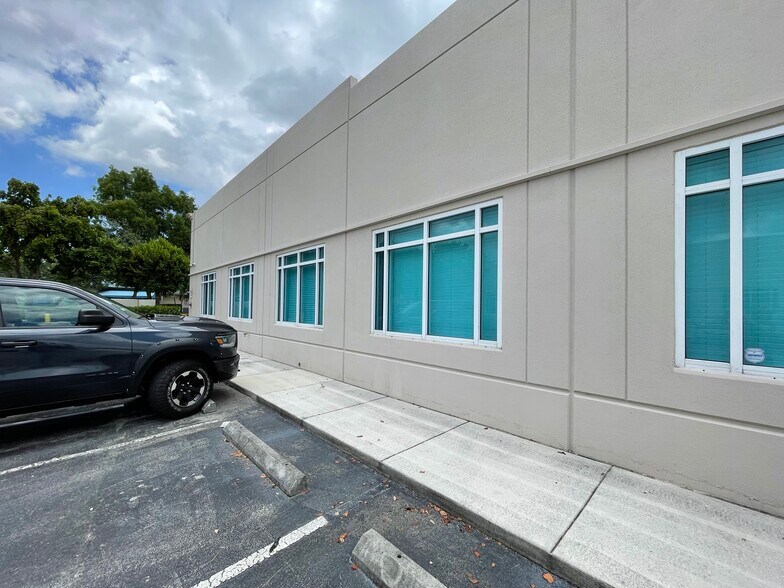 More Photos Of 2830 W State Road 84, Fort Lauderdale Flex For Sale