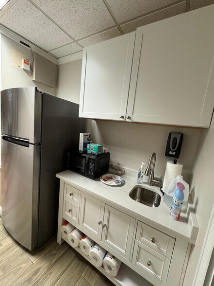 More Photos Of 3060 Mercer University Dr, Atlanta Medical For Sale