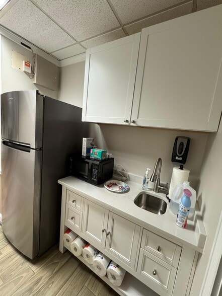 More Photos Of 3060 Mercer University Dr, Atlanta Medical For Sale