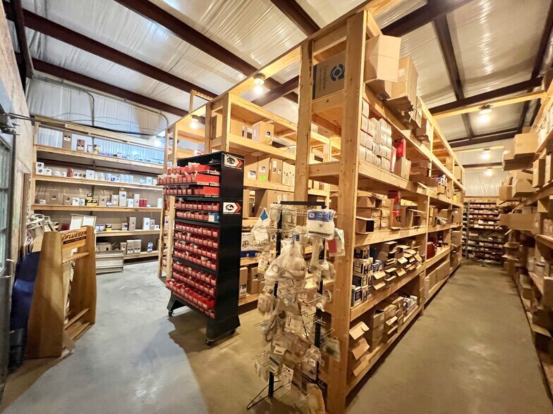 More Photos Of 11660 Highway 96, Millport Auto Repair For Lease