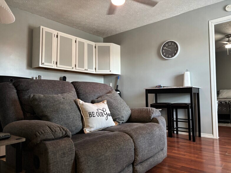 More Photos Of 206 W Main St, Mc Arthur Flex For Sale