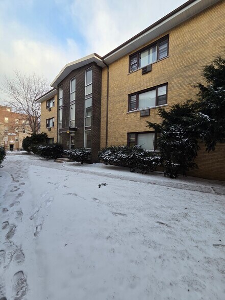 More Photos Of 7822-7824 S South Shore Dr, Chicago Apartments For Sale