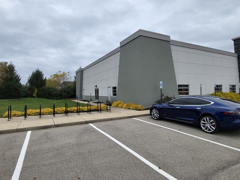 More Photos Of 13678 Silverstone Dr, Fishers Office For Lease