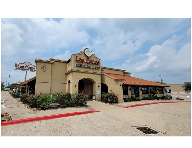 More Photos Of 920 N Earl Rudder Fwy, Bryan Restaurant For Sale