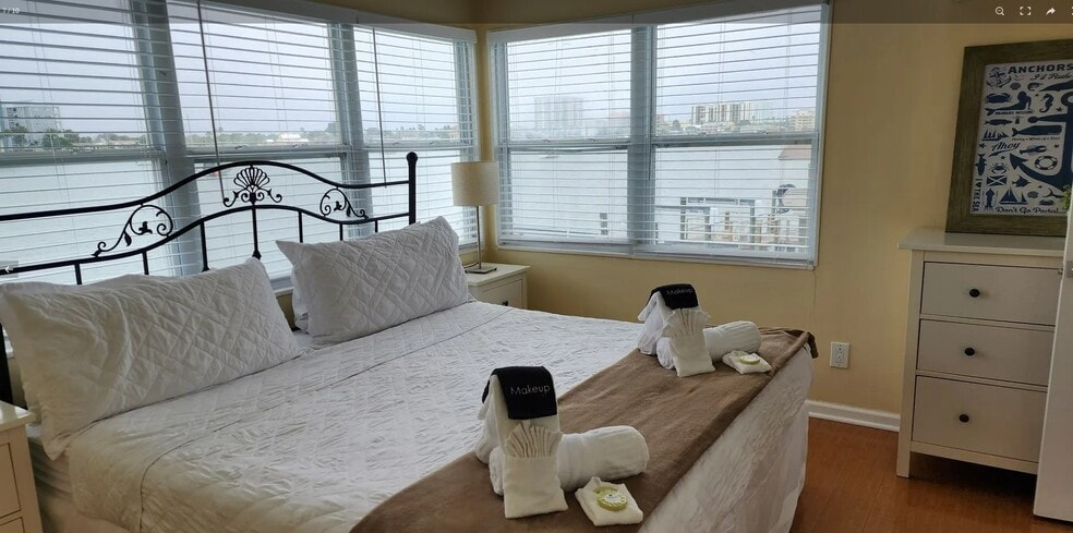 More Photos Of 621 Bay Esplanade, Clearwater Hotel For Sale