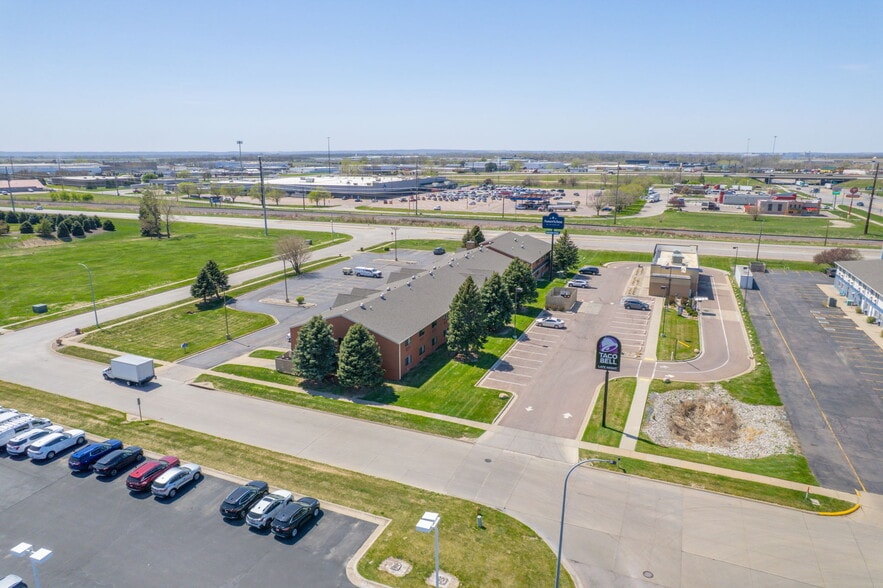 More Photos Of 4230 S Lewis Blvd, Sioux City Hotel For Sale