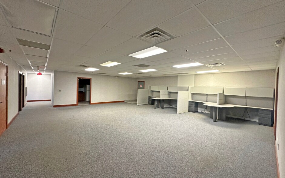 More Photos Of 22960 Venture Dr, Novi Warehouse For Sale