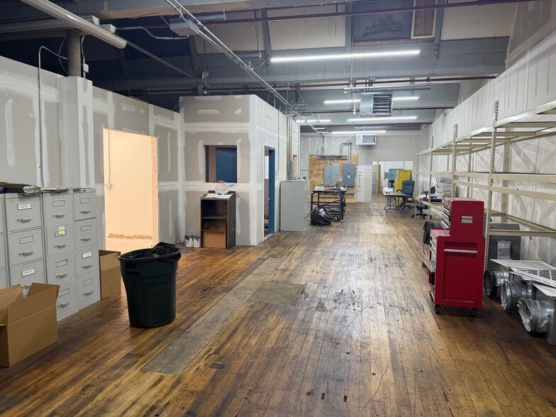 More Photos Of 21 Sabin St, Pawtucket Manufacturing For Lease