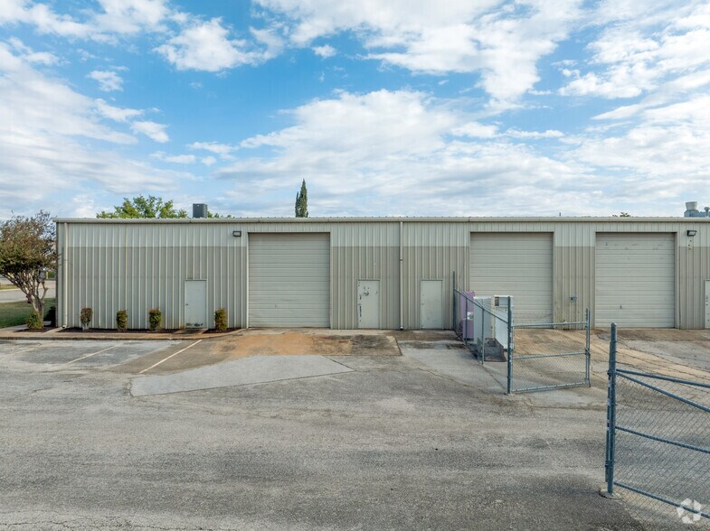 More Photos Of 7303 Burleson Rd, Austin Unknown For Lease