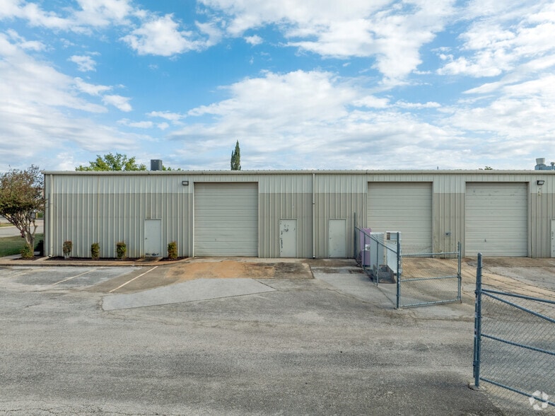 More Photos Of 7303 Burleson Rd, Austin Unknown For Lease