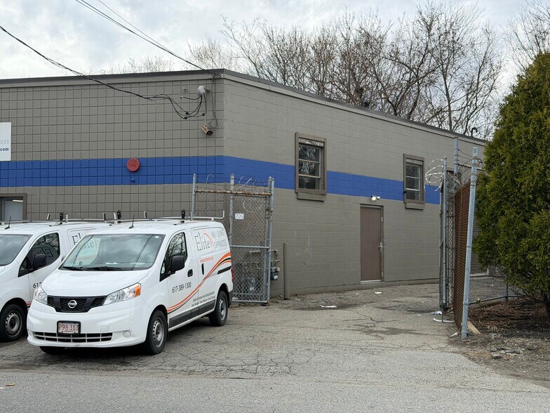 More Photos Of 104-106 Hicks Ave, Medford Flex For Lease