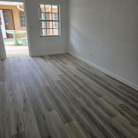 More Photos Of 203 N Industrial Dr, Orange City Office For Lease