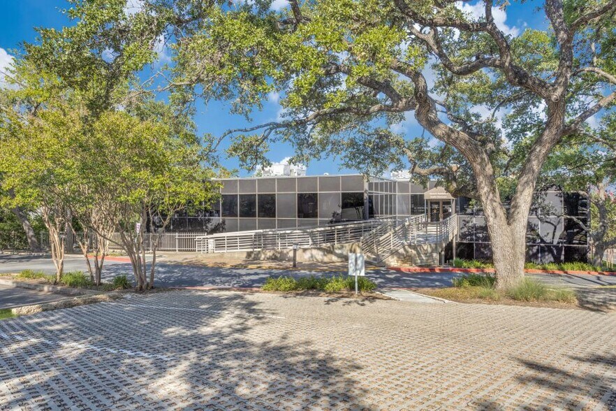 More Photos Of 3807 Spicewood Springs Rd, Austin Medical For Sale