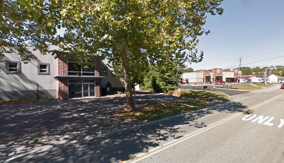 More Photos Of 100 Gibraltar Rd, Reading Distribution For Lease