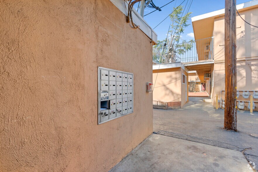 More Photos Of 618-631 Plaza Ave, Sacramento Apartments For Sale