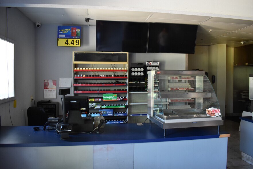 More Photos Of 116 S Arkansas Ave, Bloomburg Convenience Store For Sale