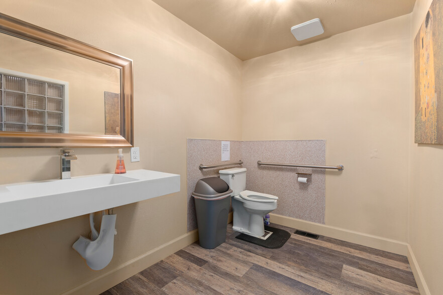 More Photos Of 509 E 13th Ave, Eugene Office For Sale