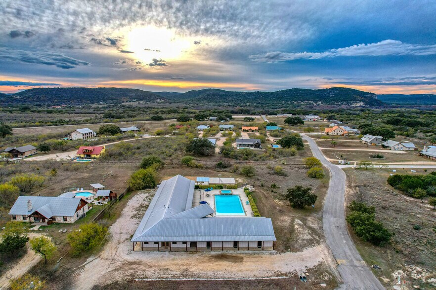 More Photos Of 16 Mountain Laurel Ln, Concan Hospitality For Sale