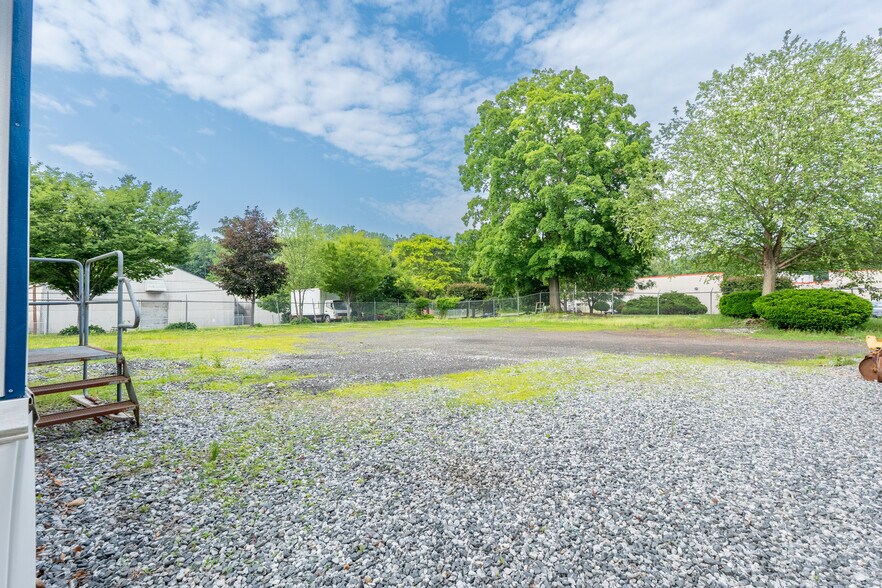 More Photos Of 130 Day St, Seymour Warehouse For Lease