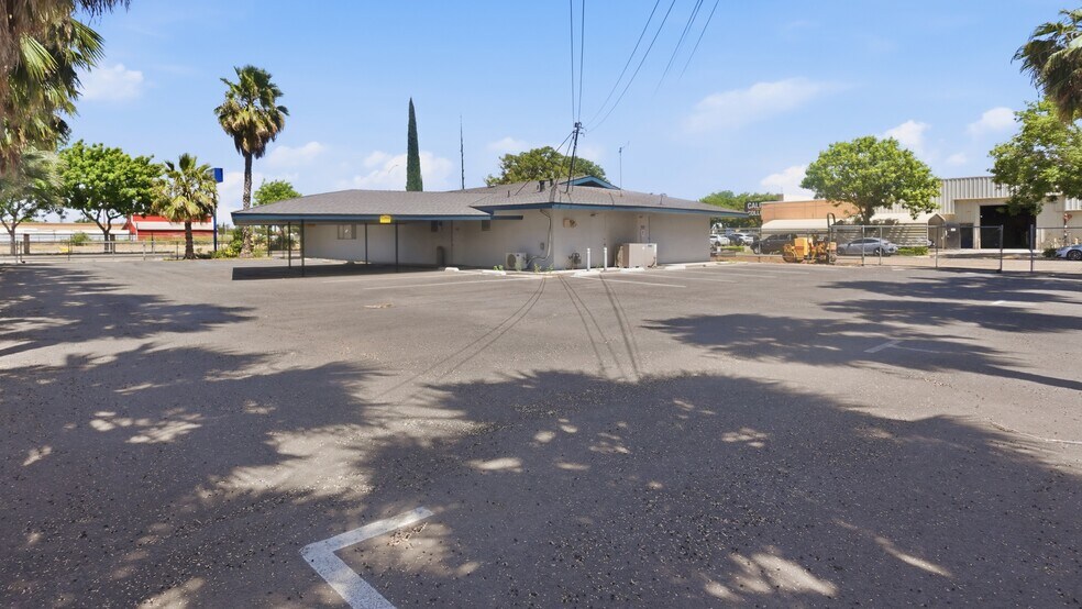 More Photos Of 324 S Gateway Dr, Madera Medical For Sale