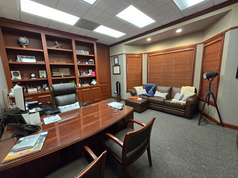 More Photos Of 465 Warren Ave, Longwood Office For Lease