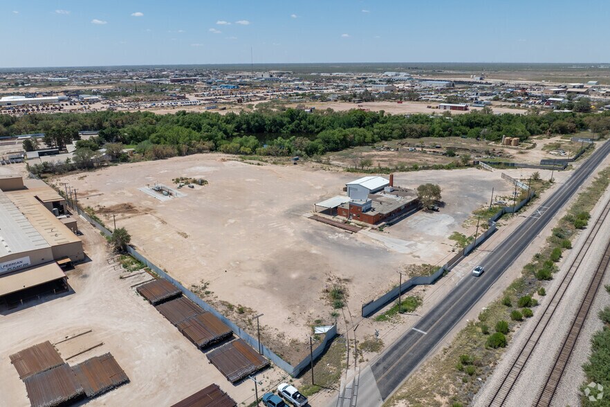 More Photos Of 2419 W Murphy St, Odessa Truck Terminal For Sale