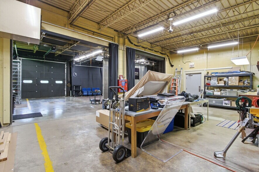 More Photos Of 7731 Traders Ln, Indianapolis Office For Sale