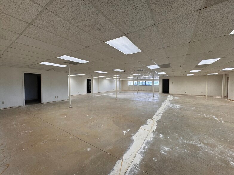 More Photos Of 4300-4356 Caterpillar Rd, Redding Manufacturing For Sale