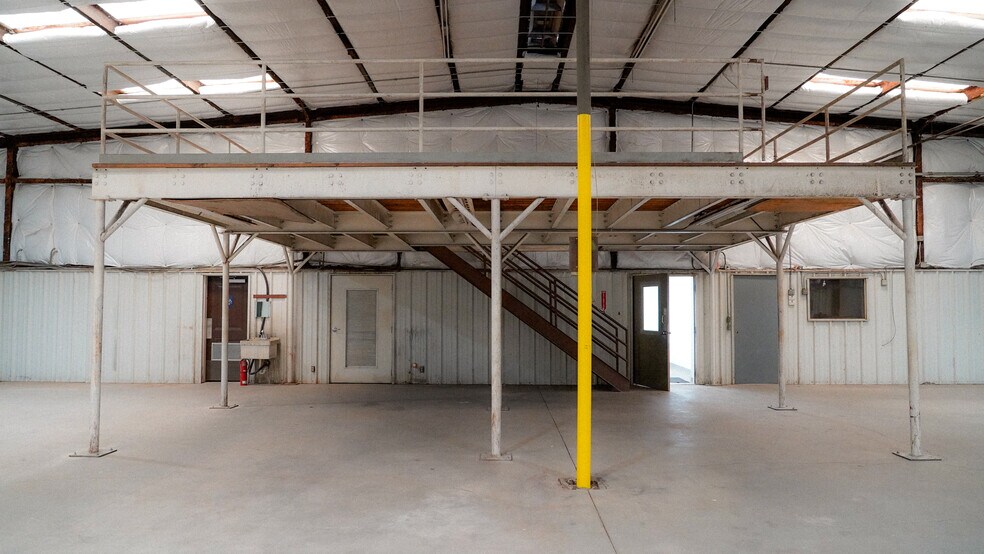 More Photos Of 3801 Cockrell Ave, Fort Worth Manufacturing For Lease