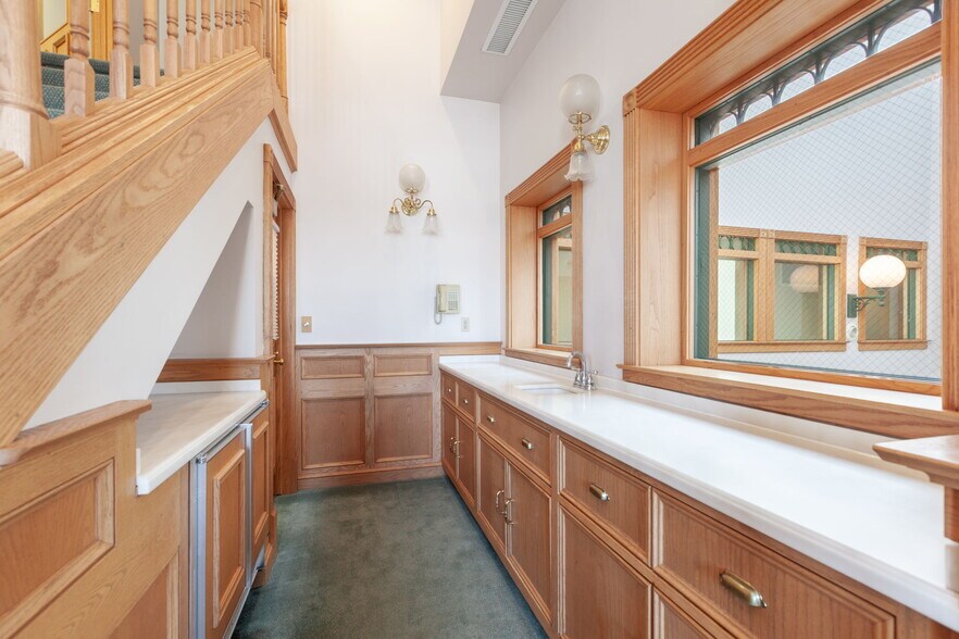 More Photos Of 772 W Main St, Lake Geneva Loft Creative Space For Lease