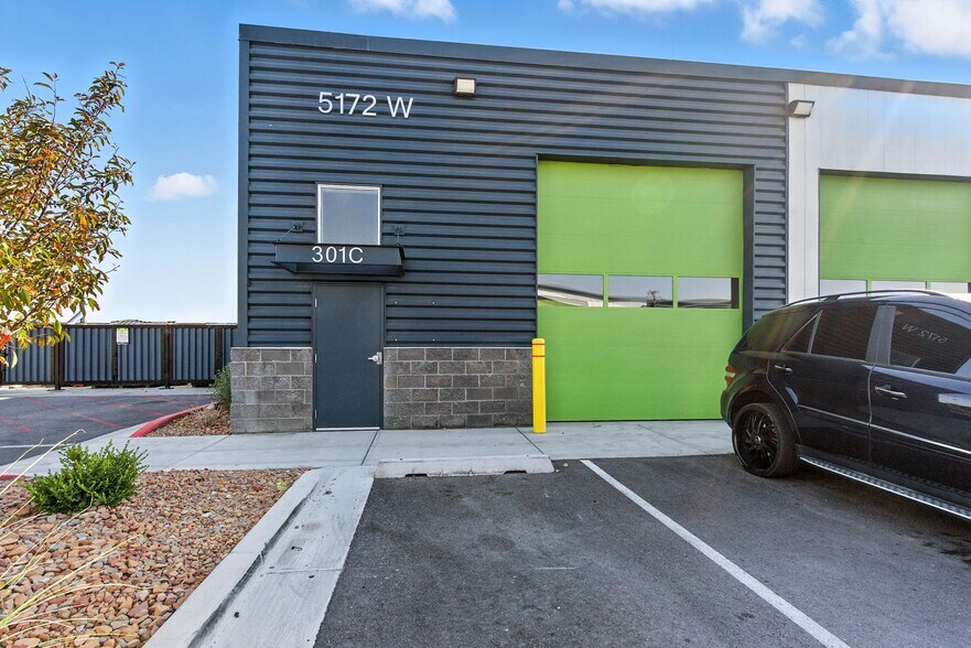 More Photos Of 5170-5176 W Liberator Dr, Kearns Warehouse For Lease