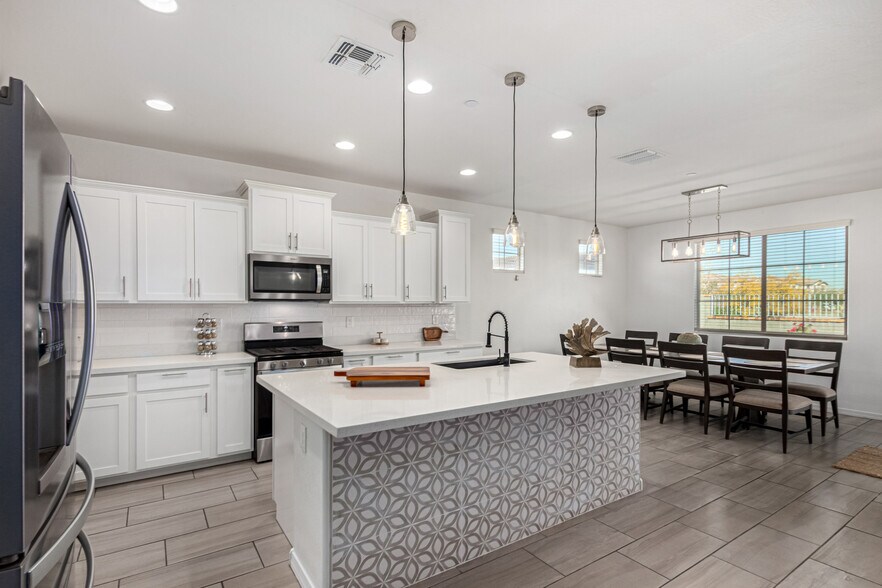 More Photos Of 10838 W San Juan Ave, Phoenix Healthcare For Sale