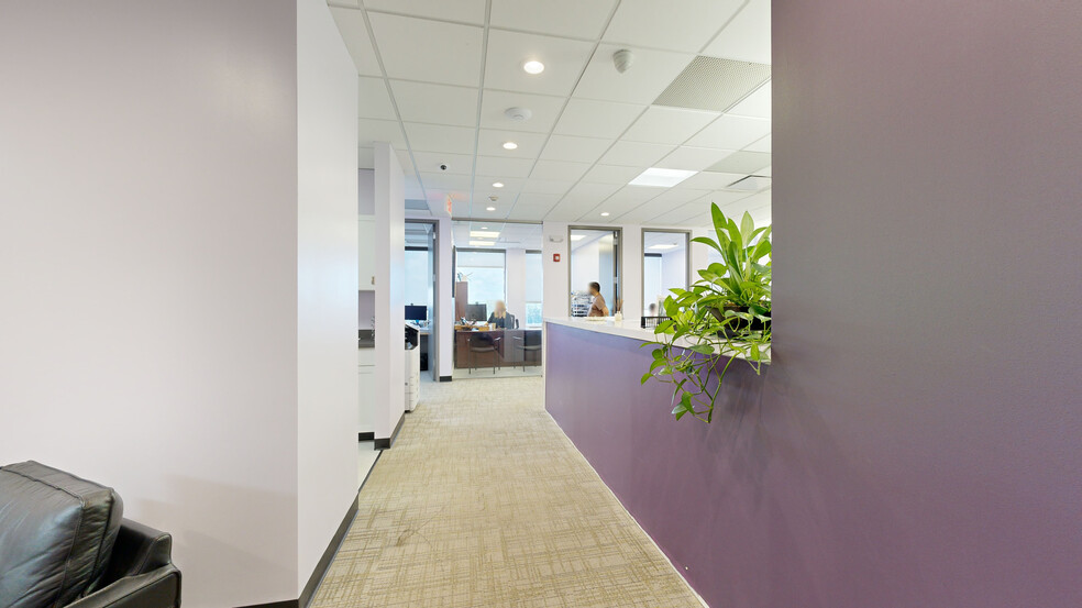 More Photos Of 1050 Wall St W, Lyndhurst Office For Lease