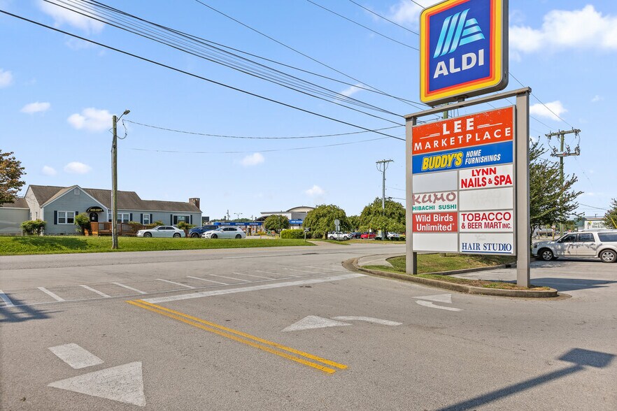 More Photos Of 6025 E Brainerd Rd, Chattanooga Storefront For Lease