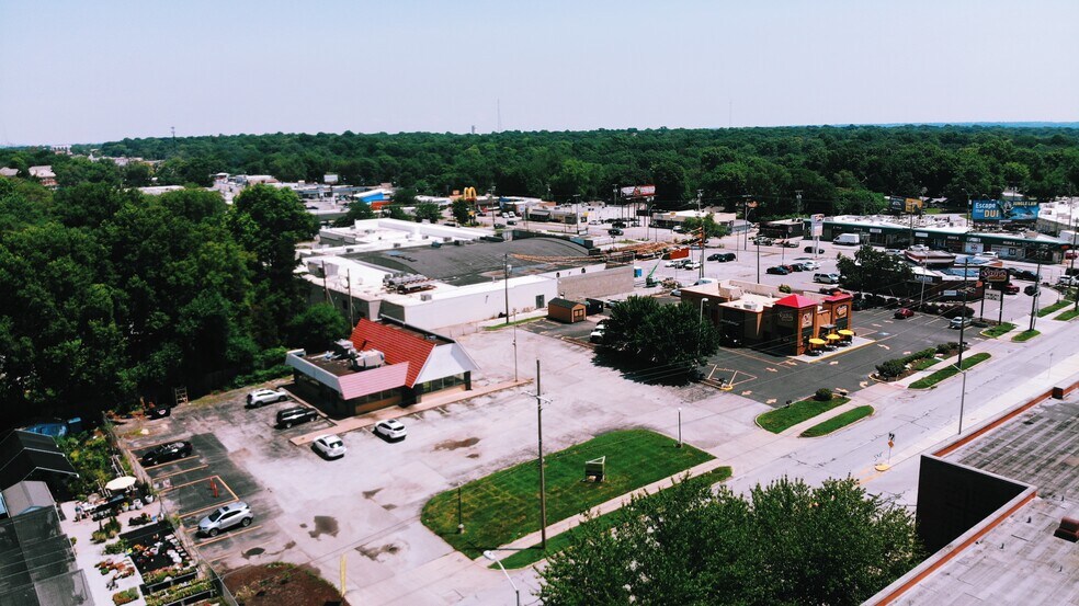 More Photos Of 434 W 85th St, Kansas City Freestanding For Lease