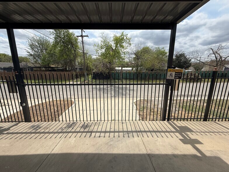 More Photos Of 2745 Bryan Ave, Fort Worth Light Manufacturing For Lease