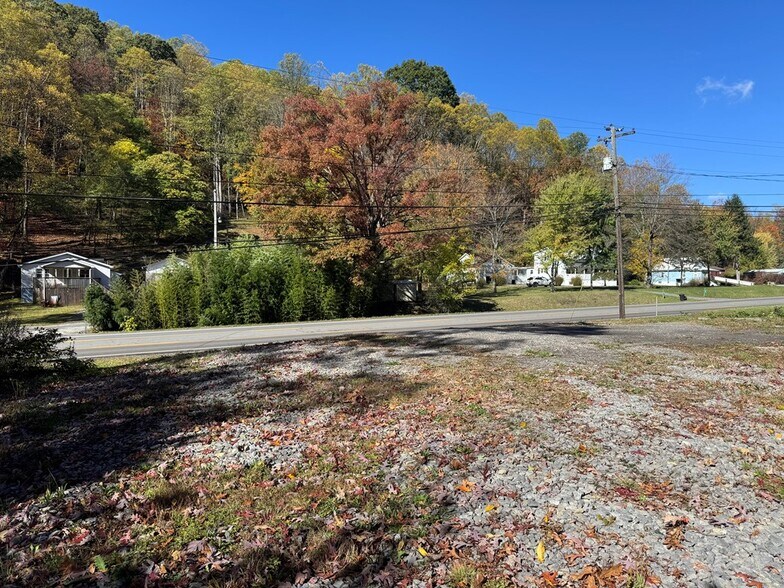 More Photos Of 330 Robert C Byrd Dr, Sophia Land For Sale